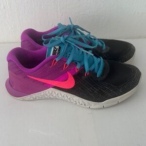 Nike Women's Black and Pink Athletic Shoes with Teal Accents